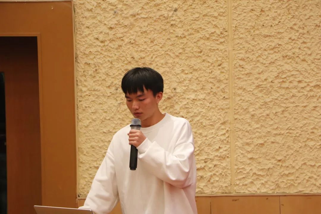 17E04